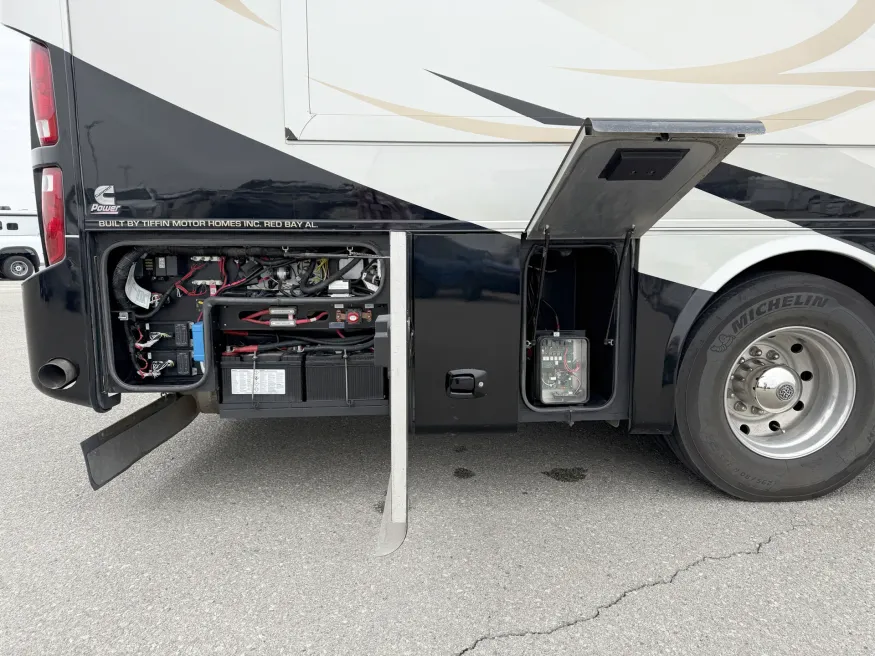 2010 Tiffin Allegro Bus 40QXP | Photo 9 of 12