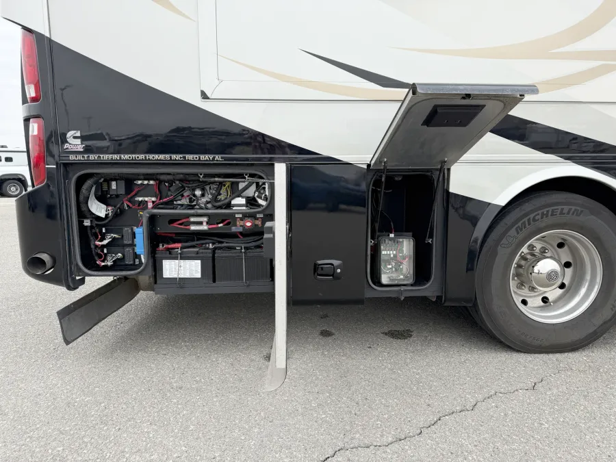 2010 Tiffin Allegro Bus 40QXP | Photo 9 of 12
