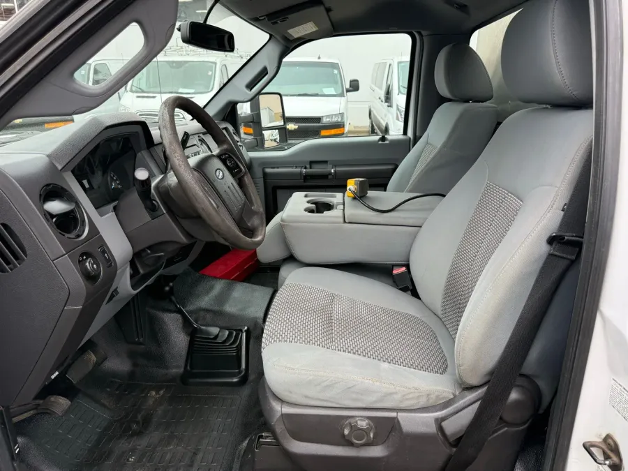 2016 Ford Super Duty F-550 XL | Photo 4 of 20