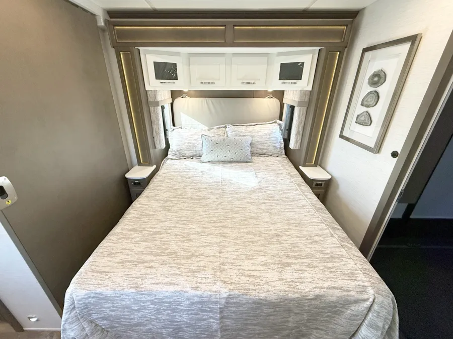 2026 Newmar Canyon Star 3947 | Photo 16 of 33