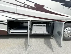 2013 Tiffin Zephyr | Thumbnail Photo 27 of 32