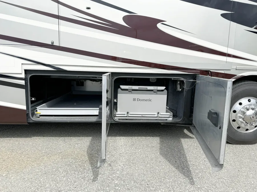 2013 Tiffin Zephyr | Photo 27 of 32