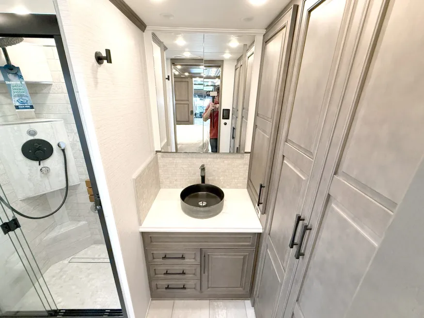 2026 Newmar Summit Aire 4505 | Photo 19 of 32