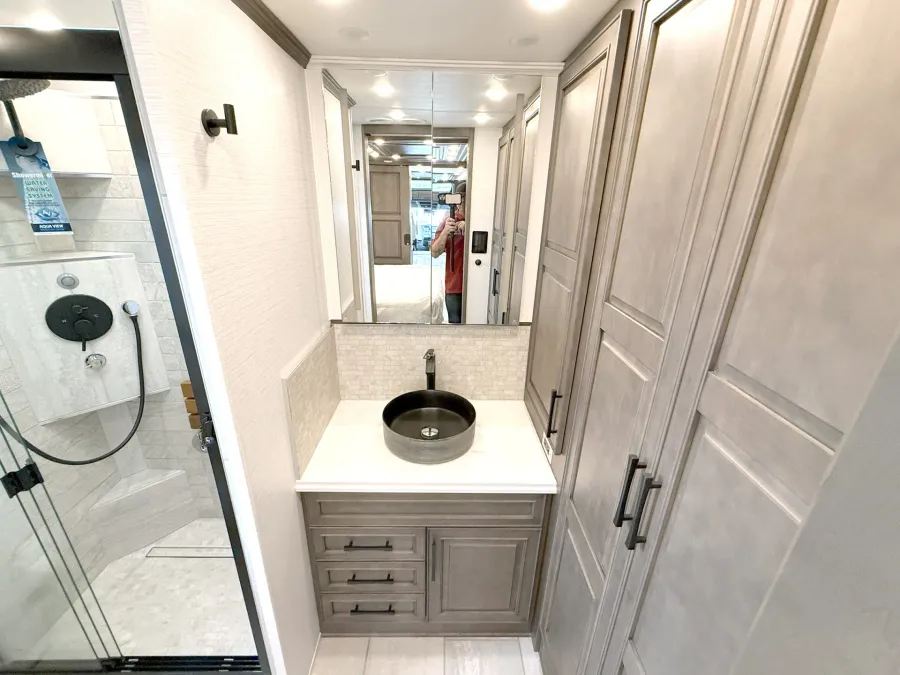 2026 Newmar Summit Aire 4505 | Photo 19 of 32