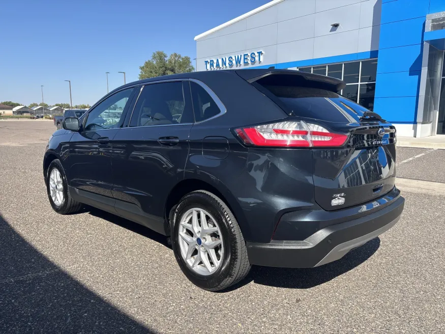 2022 Ford Edge SEL | Photo 2 of 19