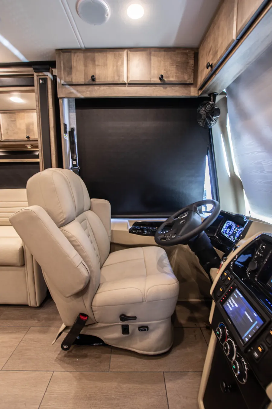 2026 Tiffin Allegro Breeze 33BR | Photo 8 of 21