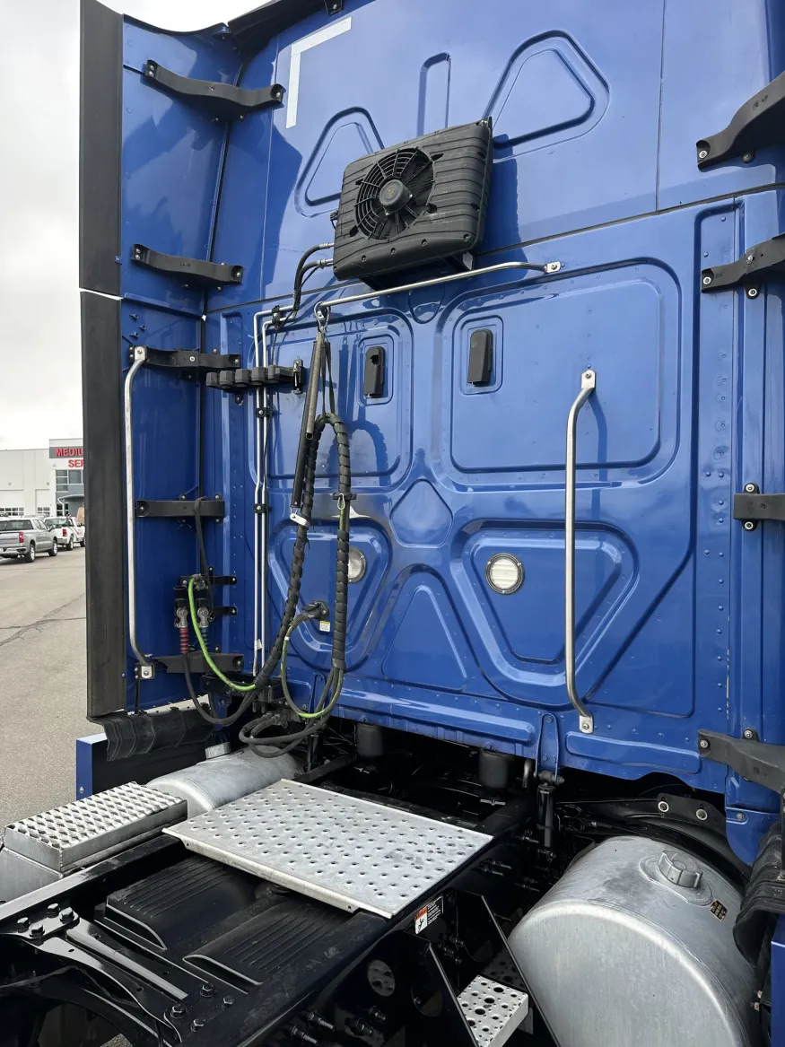 2023 Freightliner Cascadia | Photo 20 of 24