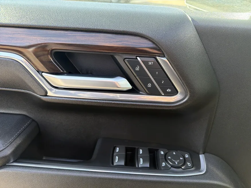 2025 GMC Sierra 1500 SLT | Photo 12 of 20