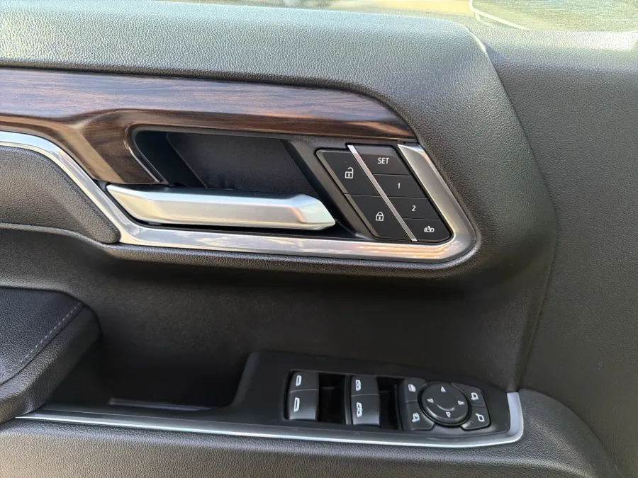 2025 GMC Sierra 1500 SLT | Photo 12 of 20
