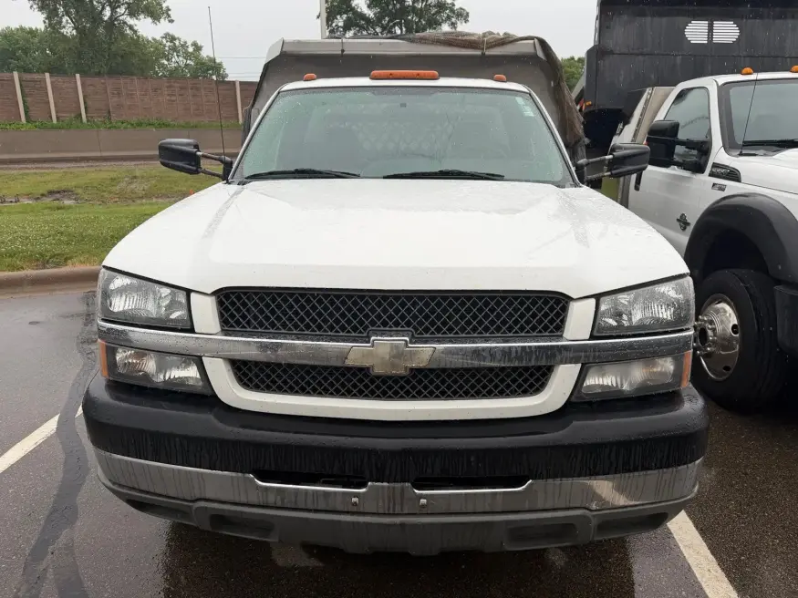 2004 Chevrolet Silverado 3500 Base | Photo 2 of 2