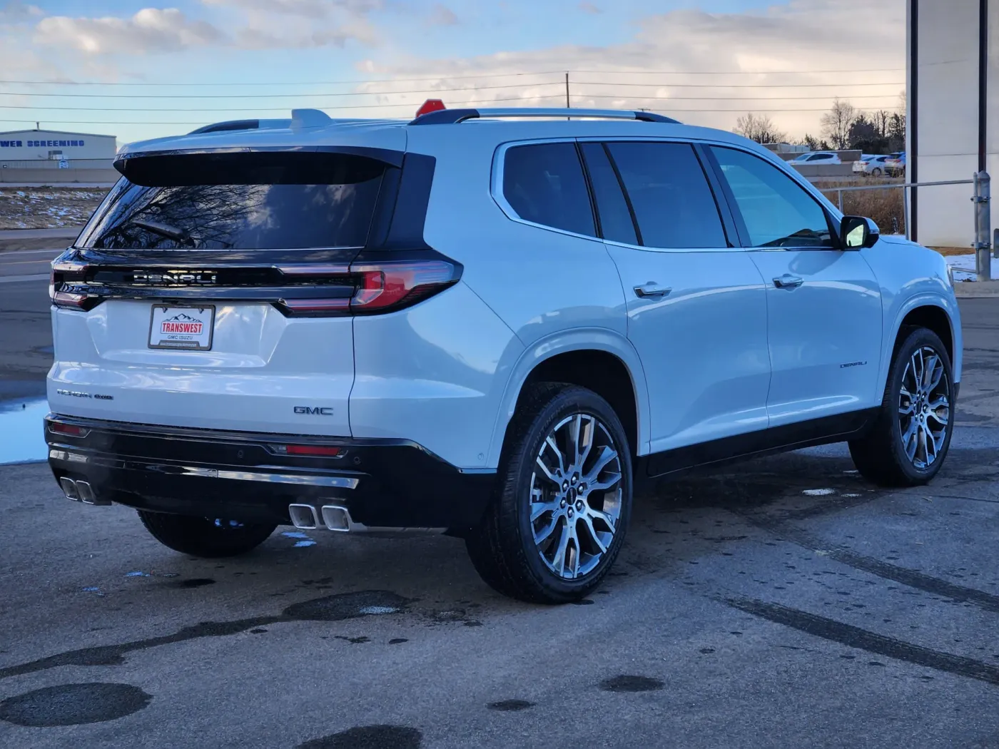 2026 GMC Acadia Denali Ultimate | Photo 2 of 25
