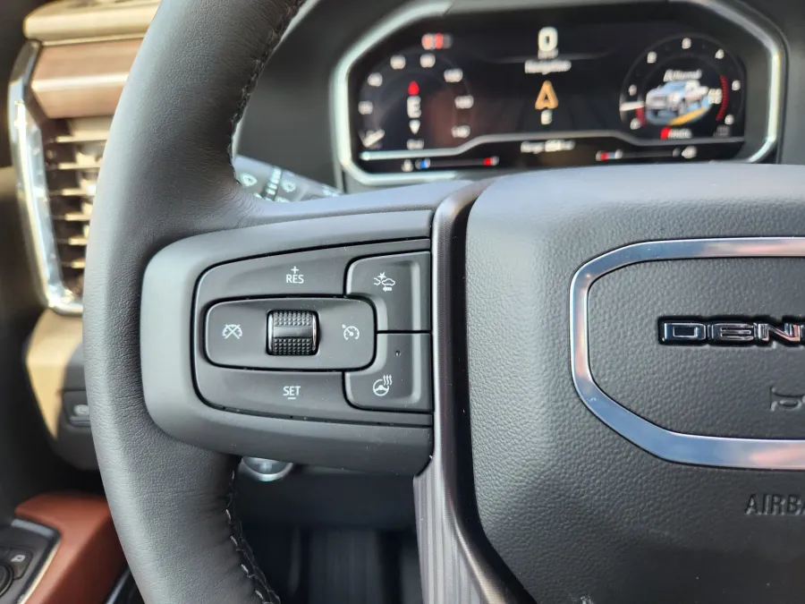 2025 GMC Sierra 3500HD Denali Ultimate | Photo 23 of 32