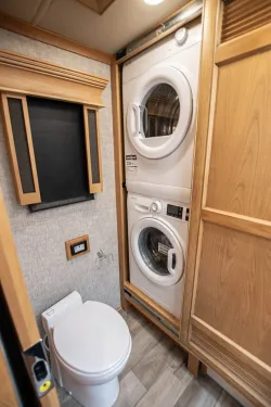 2023 Tiffin Phaeton 37BH | Thumbnail Photo 27 of 28