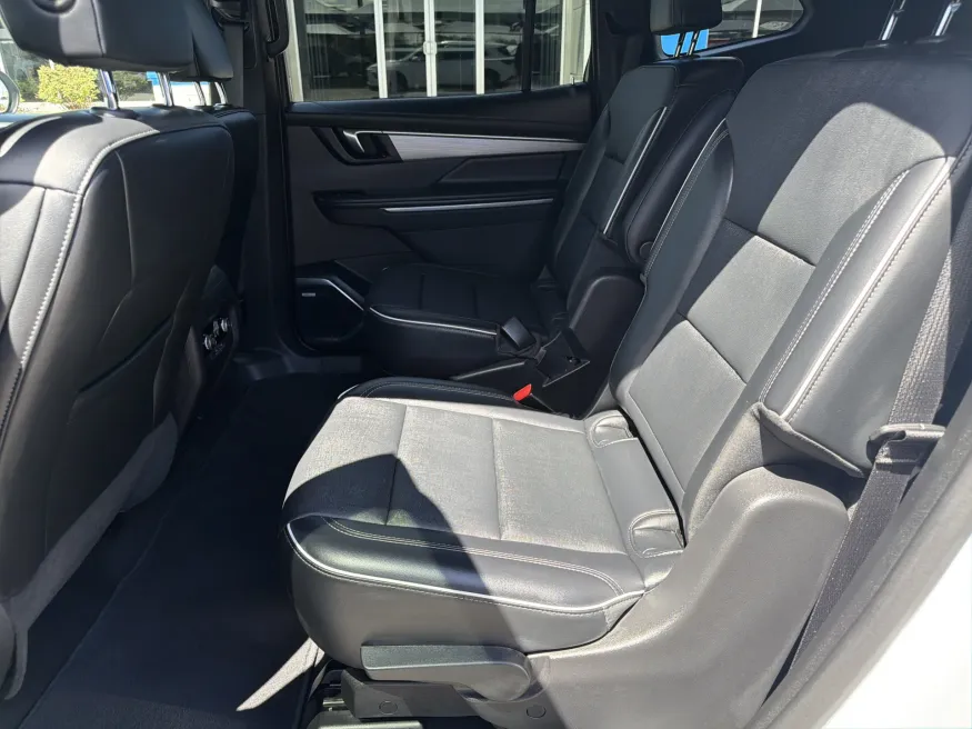 2025 Buick Enclave Preferred | Photo 11 of 21