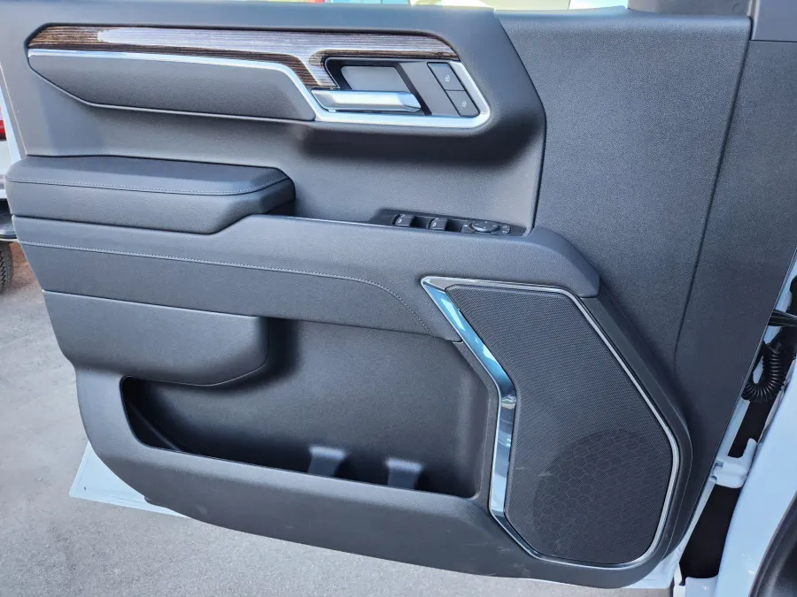 2026 GMC Sierra 1500 Elevation | Photo 5 of 23