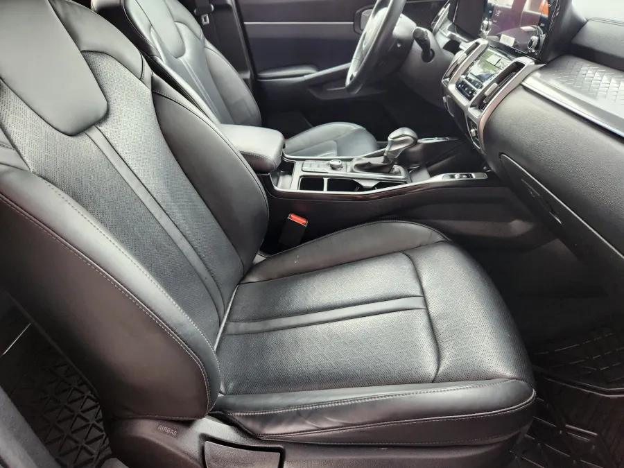 2023 Kia Sorento S | Photo 16 of 28