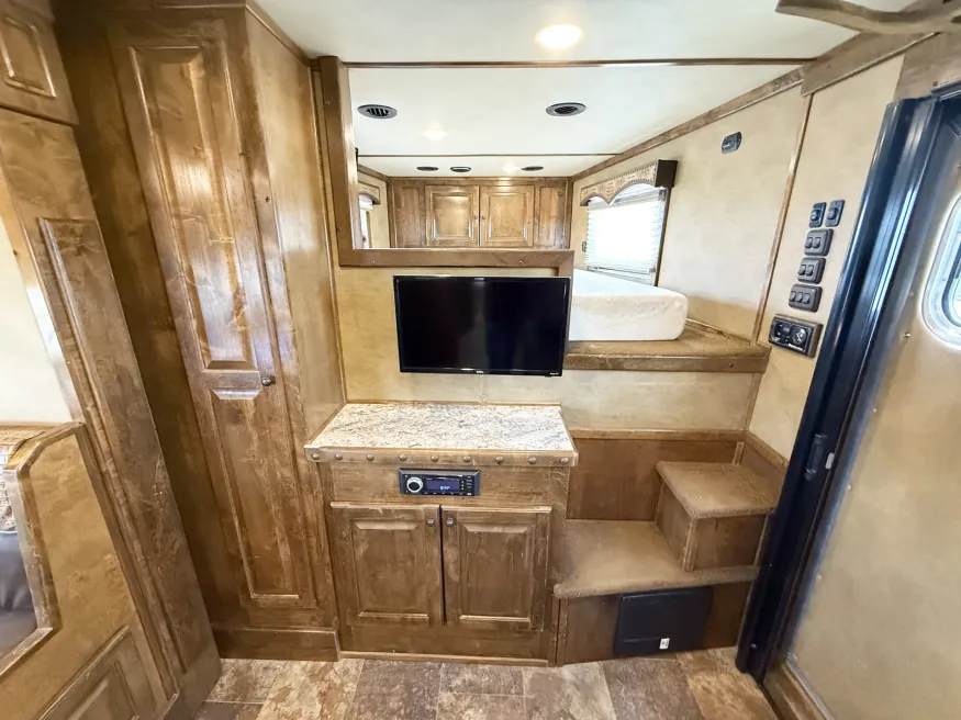 2019 Twister 5HLQ | Photo 6 of 27