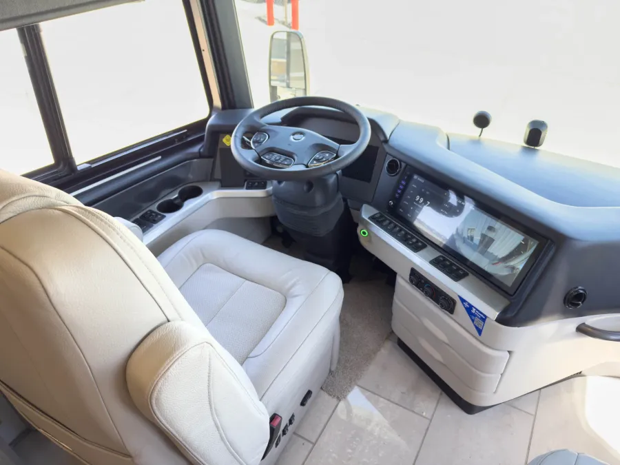2027 Newmar London Aire 4569 | Photo 8 of 45