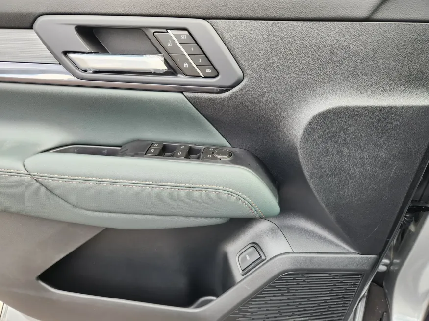 2026 GMC Terrain AT4 | Photo 16 of 23