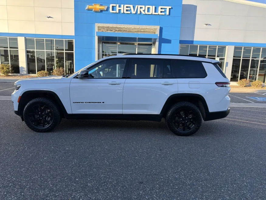 2024 Jeep Grand Cherokee L Altitude | Photo 1 of 23