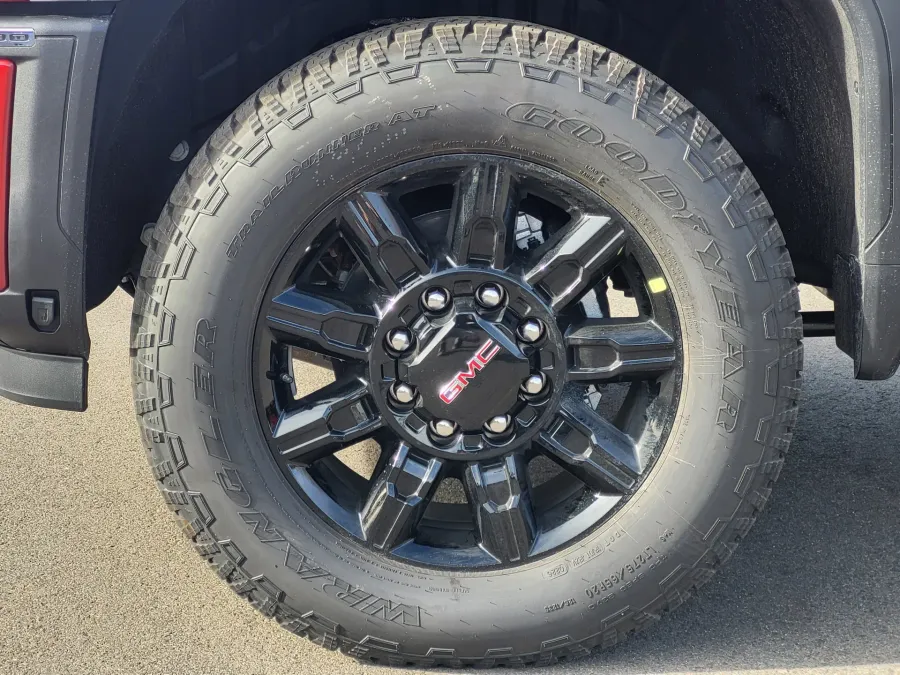 2026 GMC Sierra 2500HD AT4 | Photo 9 of 25