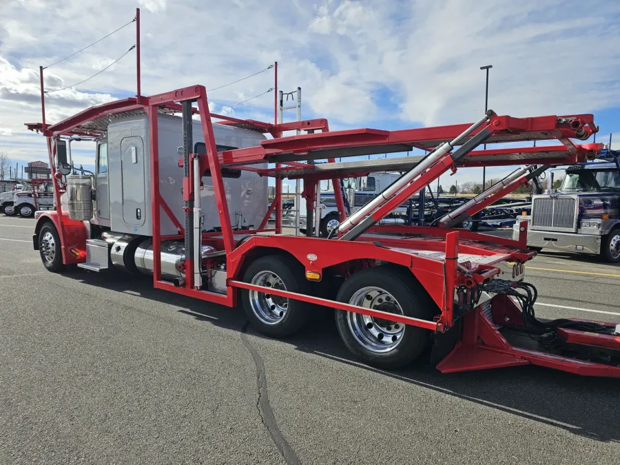 2020 Peterbilt 389 | Photo 14 of 34