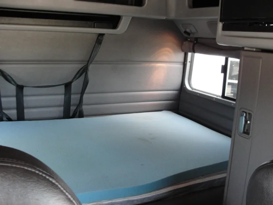 2022 Peterbilt 389 | Photo 12 of 16