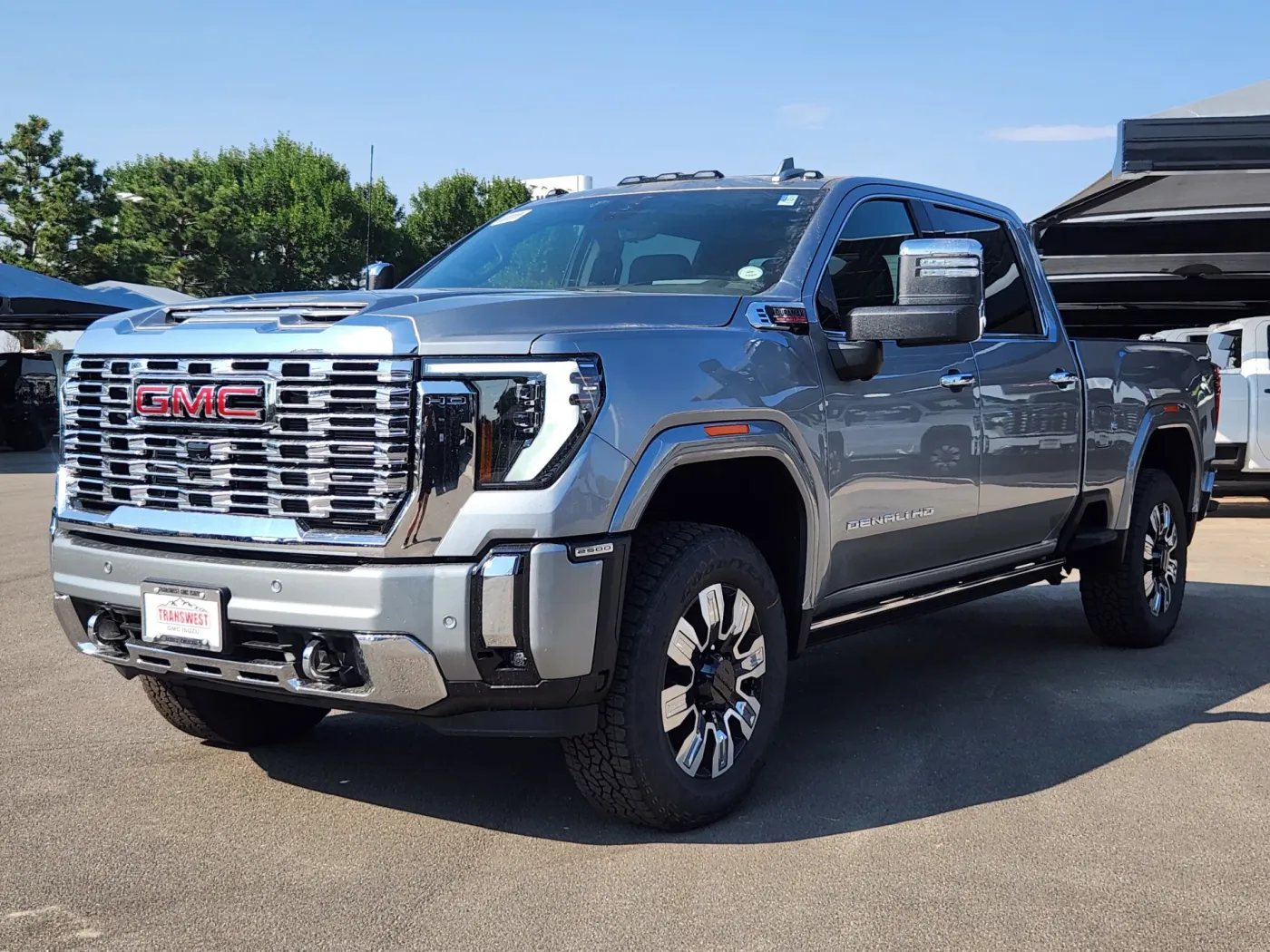 2026 GMC Sierra 2500HD Denali | Photo 3 of 31