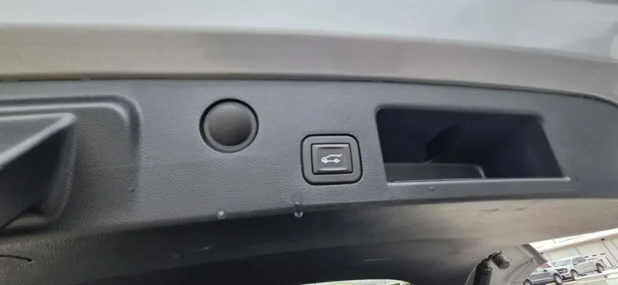 2025 Chevrolet Equinox | Photo 9 of 28