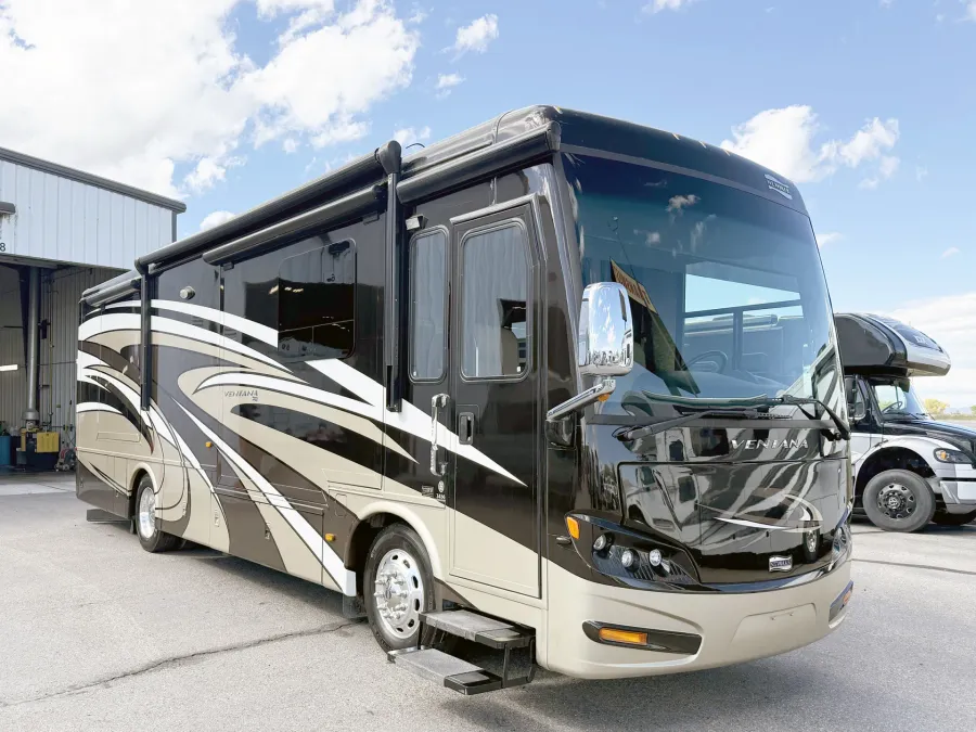2015 Newmar Ventana 3436 | Photo 1 of 19