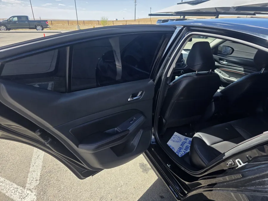 2022 Nissan Altima 2.5 SR | Photo 10 of 23