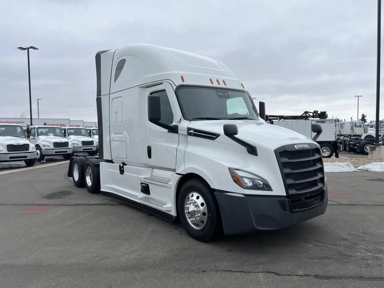 2024 Freightliner Cascadia 126 | Photo 2 of 16