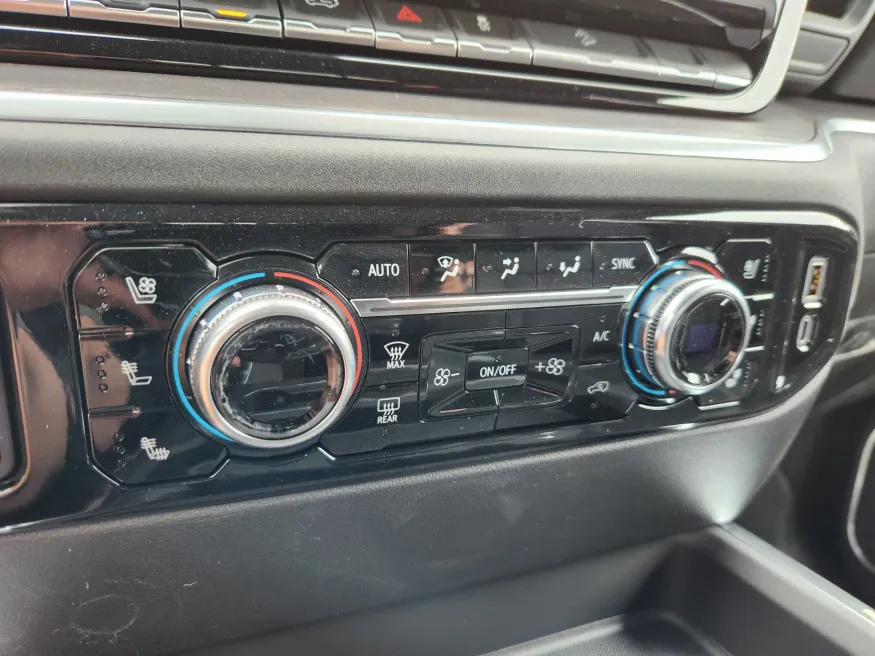 2025 GMC Sierra 2500HD SLT | Photo 28 of 32