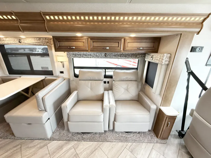 2021 Newmar Bay Star 3626 | Photo 8 of 27