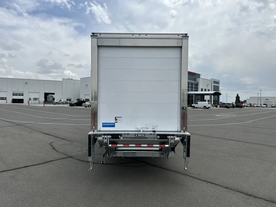 2025 Freightliner M2 106 | Photo 6 of 18