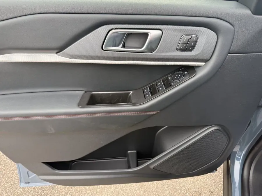 2026 Ford Explorer | Photo 13 of 29