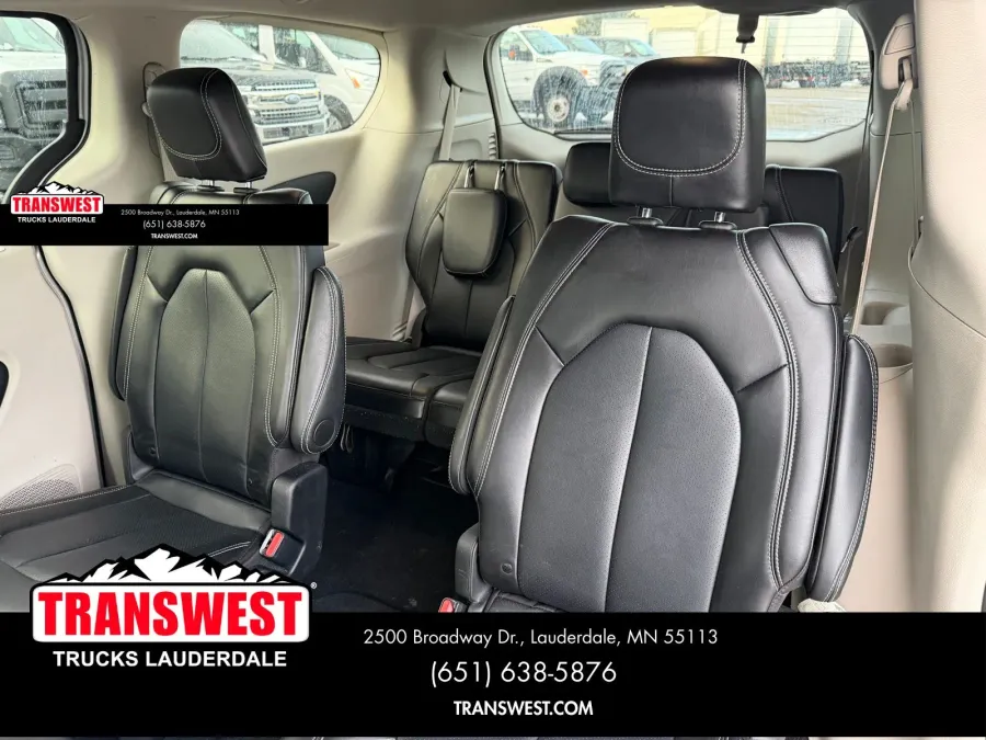 2024 Chrysler Pacifica Touring L | Photo 15 of 24