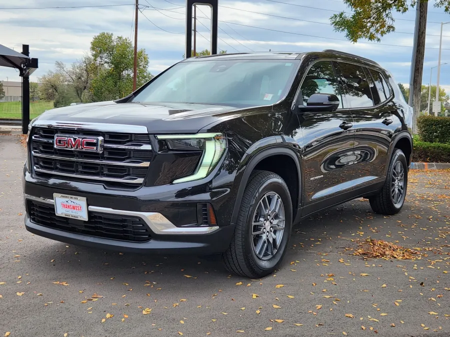 2025 GMC Acadia AWD Elevation | Photo 3 of 29