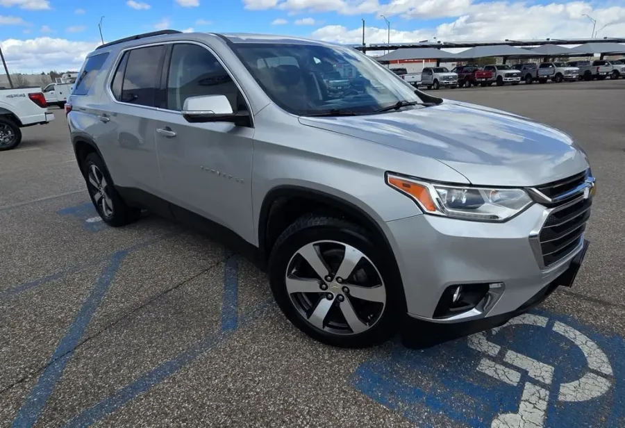 2019 Chevrolet Traverse | Photo 3 of 31