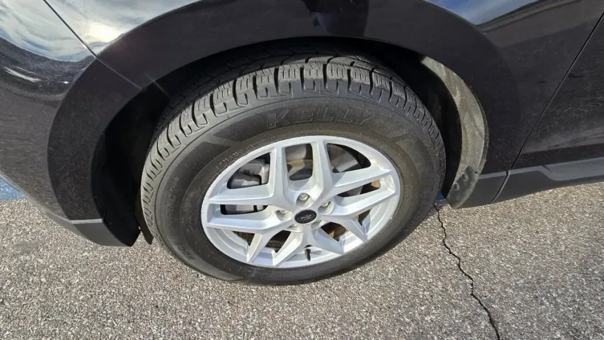 2023 Ford Edge | Photo 10 of 28