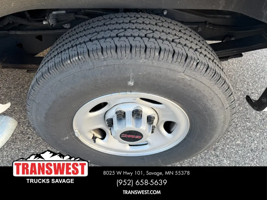 2024 GMC Savana | Photo 7 of 21