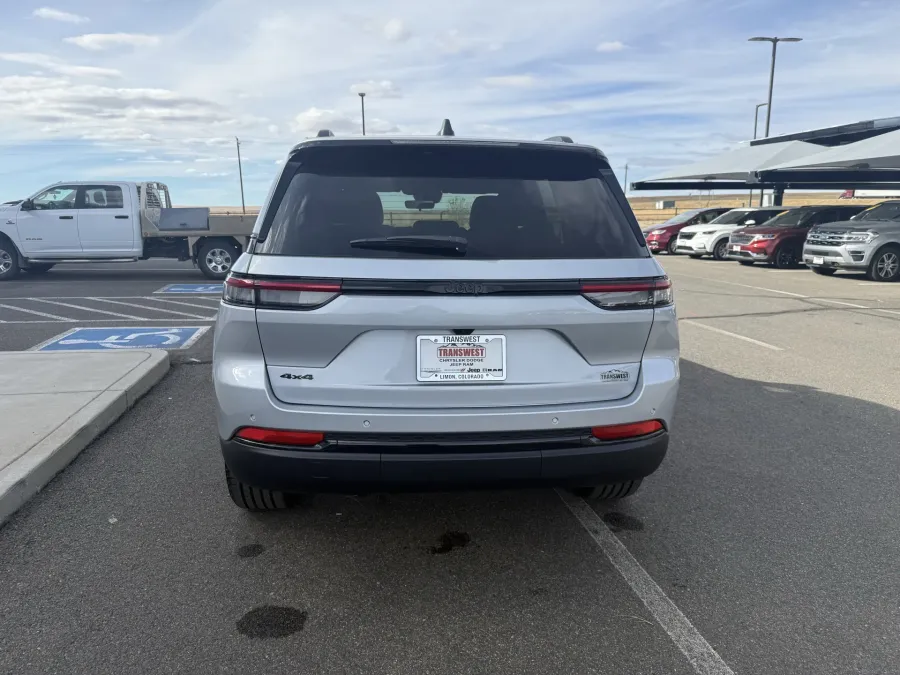 2025 Jeep Grand Cherokee Altitude X | Photo 6 of 16