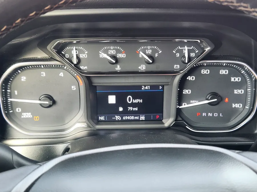 2022 GMC Sierra 2500HD AT4 | Photo 7 of 20