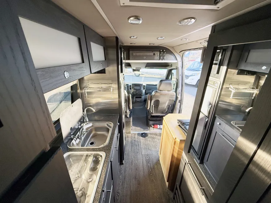 2018 Roadtrek CS E-Trek | Photo 4 of 13