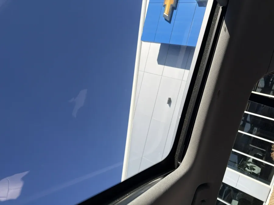 2021 GMC Acadia SLT | Photo 14 of 24