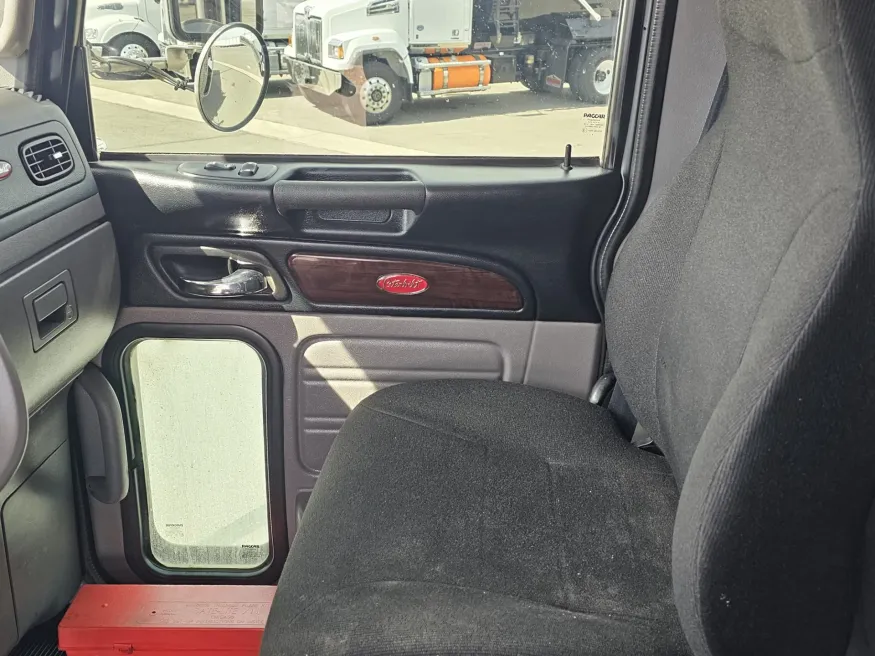 2019 Peterbilt 367 | Photo 16 of 19