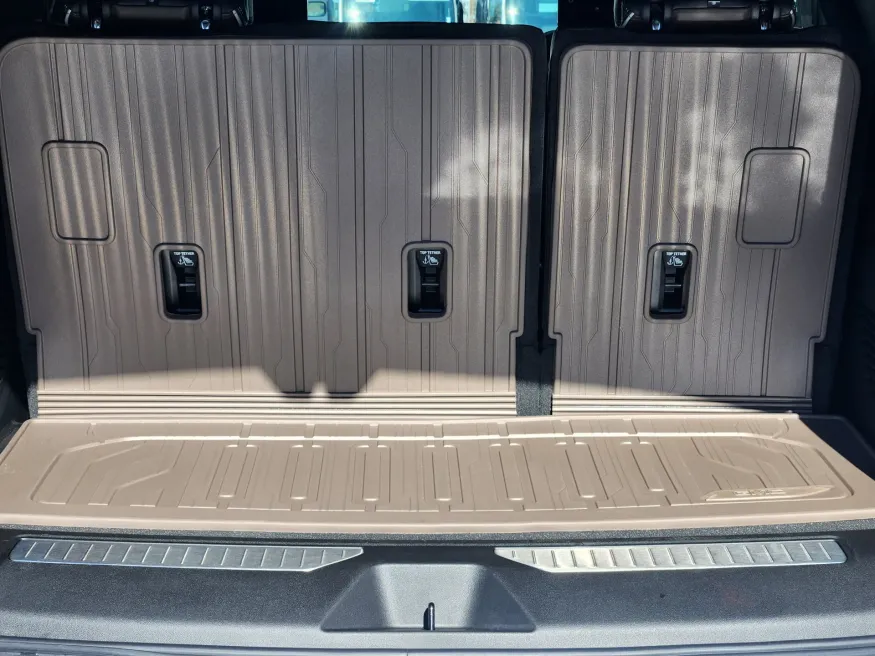 2025 GMC Yukon Denali Ultimate | Photo 22 of 24