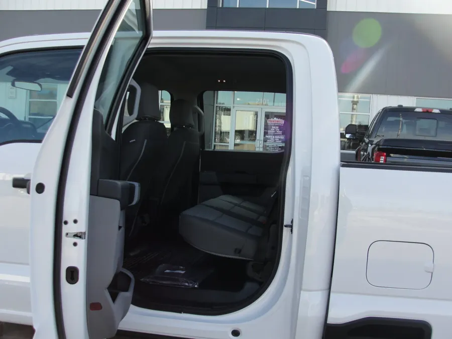 2026 Ford F-350 | Photo 13 of 16