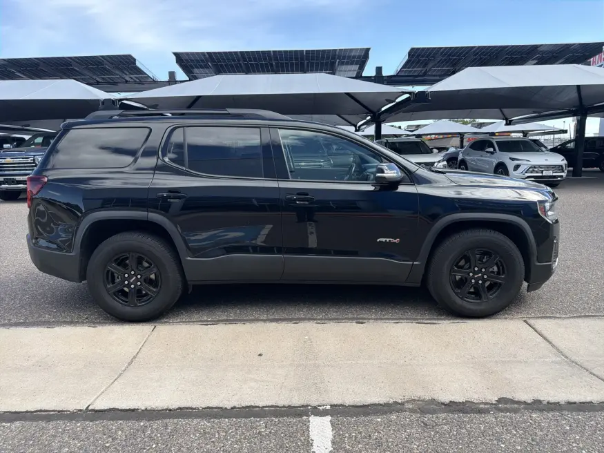 2023 GMC Acadia AT4 | Photo 7 of 25