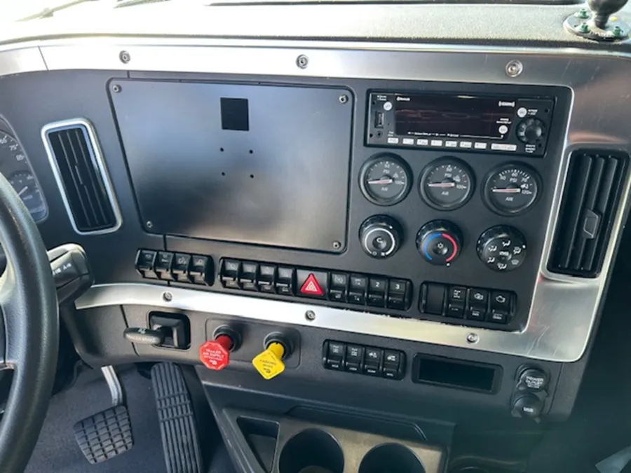 2025 Western Star 47X | Photo 15 of 18